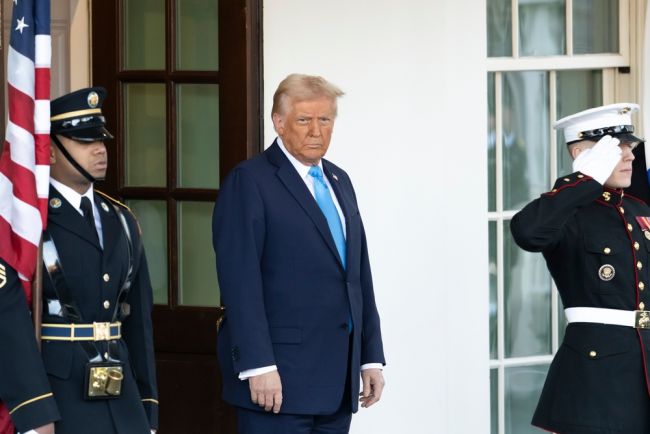 Trump ziet vredesbesprekingen in Oekraïne waarschijnlijker naarmate de olieprijzen dalen