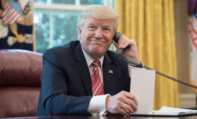 Trump onthult dat hij met Poetin heeft gesproken: "Hij wil dat mensen stoppen met sterven"