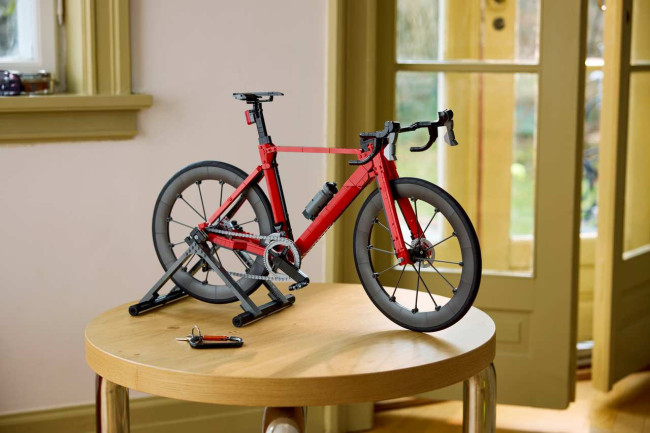 Lego kondigt racefietsmodel aan met werkende stuur- en uitrolmogelijkheden