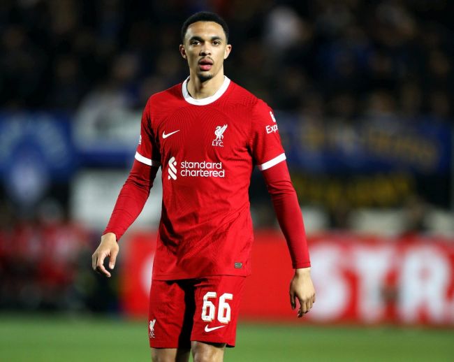 Liverpool's Trent Alexander-Arnold, bespot door de pers na slechte prestatie tegen Manchester United