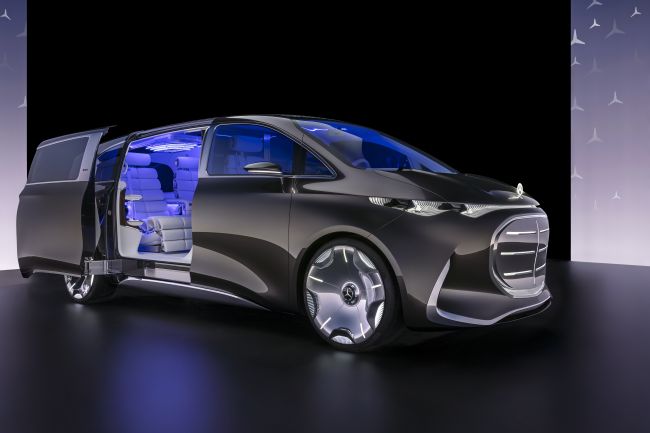 Mercedes-Benz presenteert nieuw luxe bestelwagenmodel dat wordt geleverd met een 65-inch bioscoopscherm