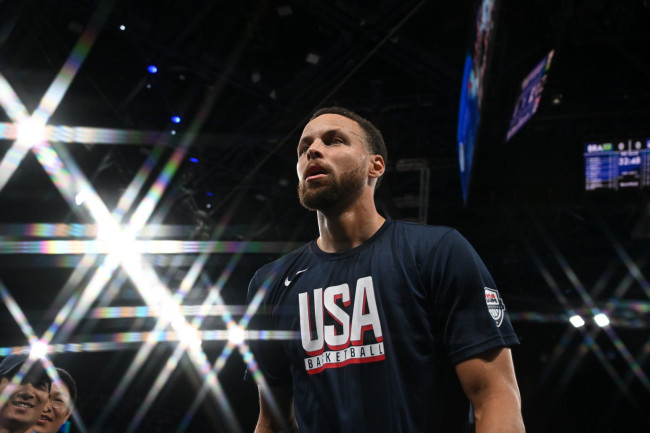 Stephen Curry tekent een lucratief tienjarig contract met het Chinese sportmerk Li-Ning