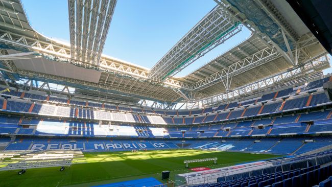 UEFA beboet Real Madrid en beveelt de gedeeltelijke sluiting van het Bernabéu-stadion "wegens racistisch en/of discriminerend gedrag"