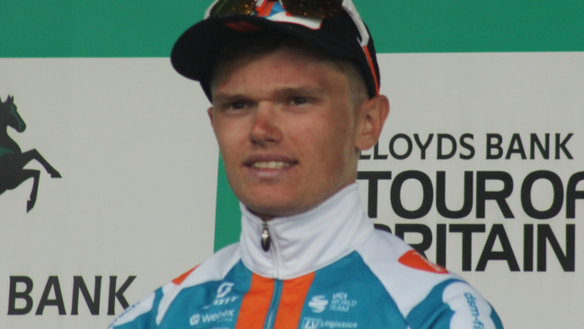 De Schotse wielrenner Oscar Onley, vierde in de Tour de France 2025, trekt zich terug met "ernstige schouderblessure"