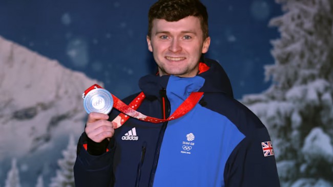 De Britse curler op de Olympische Winterspelen wil bewijzen dat sport een veilige plek is voor LGBTQ+-mensen