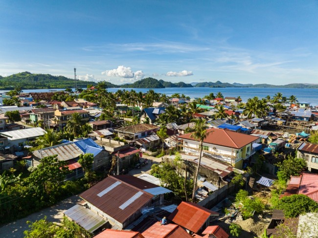 Aardbeving met een kracht van 7,4 op de schaal van Richter activeert tsunami-waarschuwingen in het zuiden van de Filippijnen