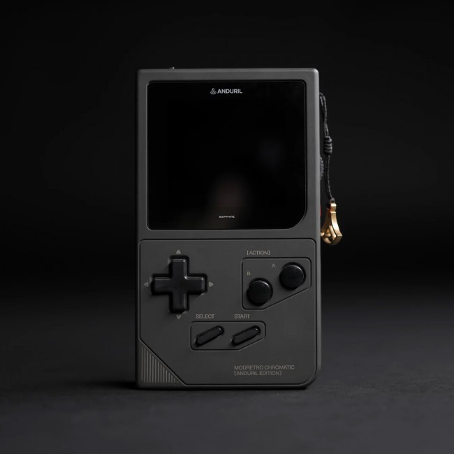 ModRetro heeft een nieuwe versie van zijn Game Boy-kloon gelanceerd, die verbonden is aan een Amerikaanse wapenfabrikant.