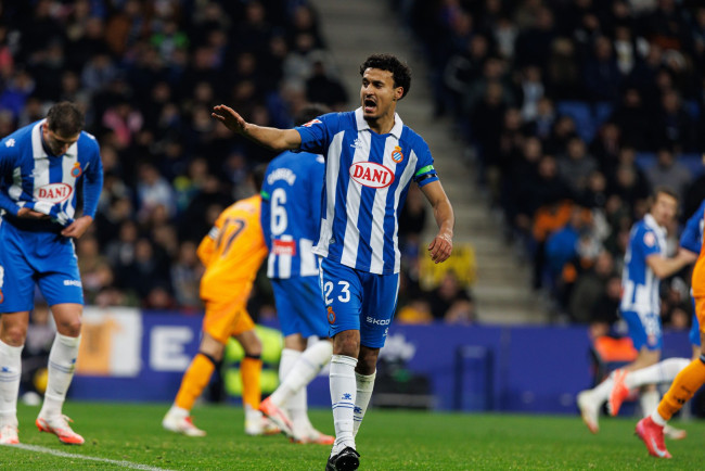Anti-racisme protocol werd geactiveerd in de LaLiga-wedstrijd tussen Elche en Espanyol toen Rafa Mir Omar El Hilali beledigde