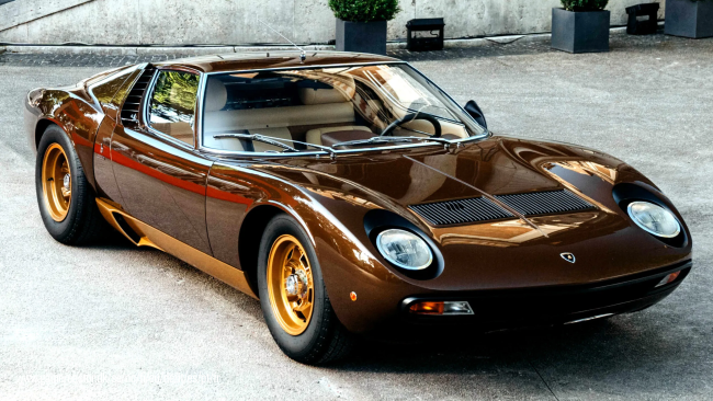 Lamborghini heeft drie jaar besteed aan het restaureren van een van hun eigen auto's