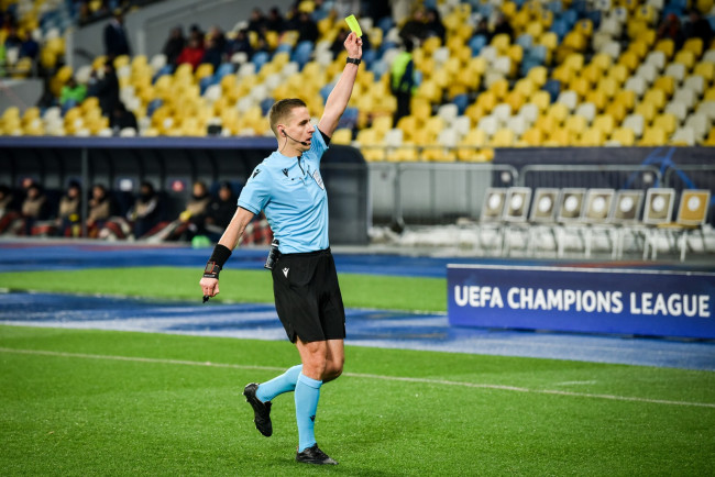 Michael Olise riskeert een UEFA-sanctie omdat hij opzettelijk een gele kaart heeft gekregen