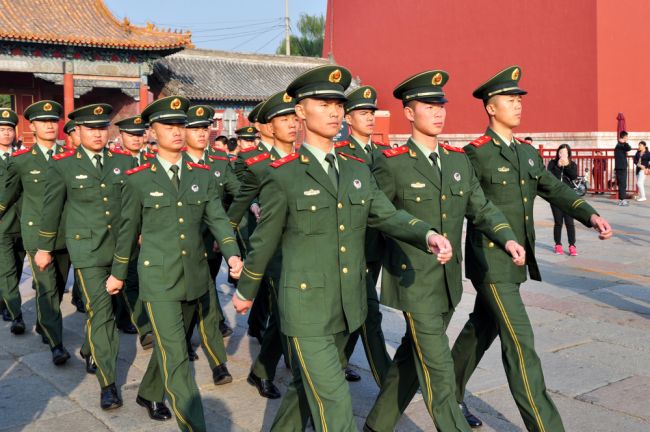 Poetin en Kim voegen zich bij Xi tijdens de militaire parade van Peking