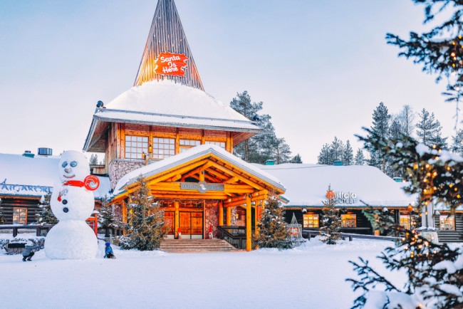 Deze kerst heeft de kerstman nieuwe helpers: de NAVO wordt ingezet in Lapland vanwege mogelijke Russische aanval