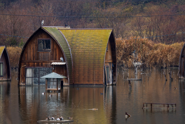 Japan evacueert 1 miljoen terwijl twee grote tropische stormen naderen