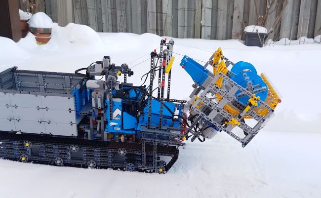 Clear your driveway with this Lego snowplow