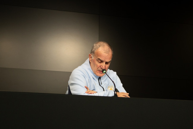 Er wordt gesproken over een "opstand" binnen het nationale team van Uruguay terwijl spelers hun rug toekeren naar coach Bielsa voor de wedstrijd tegen Spanje