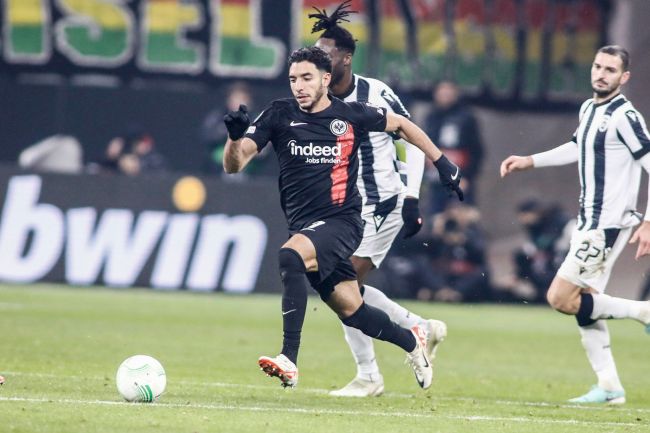 Het gerucht gaat dat Eintracht Frankfurt-aanvaller Omar Marmoush zich bij Manchester City aansluit, zeggen bronnen