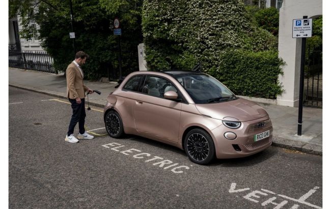 Fiat pays people to buy their electric cars