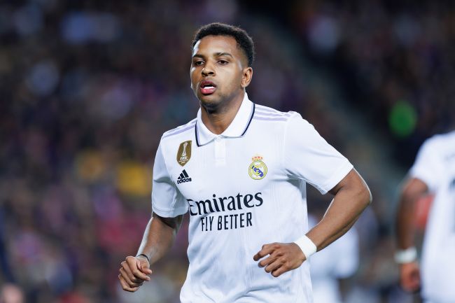 Rodrygo van Real Madrid breekt zijn knie en speelt mogelijk pas in 2027 meer, waardoor hij het WK mist