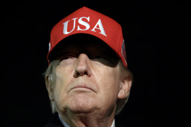 Trump waarschuwt dat Iraanse schepen die de Amerikaanse blokkade naderen, 