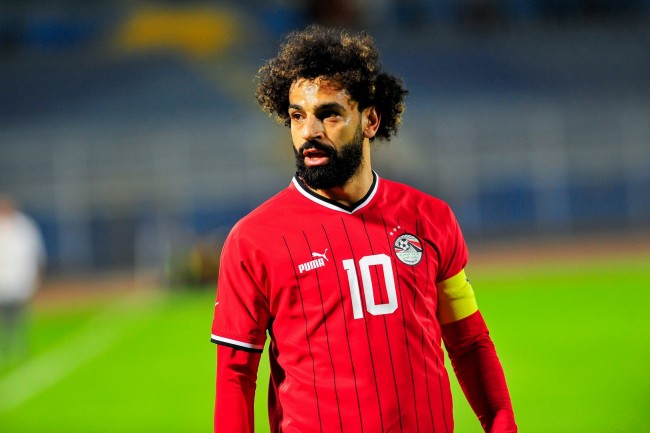 Mohamed Salah scoort het winnende doelpunt in blessuretijd voor Egypte in de openingswedstrijd van de AFCON