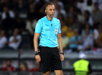 De CEO van Bayern M&uuml;nchen bekritiseert het gebrek aan scheidsrechterservaring in de wedstrijd Bayern tegen PSG