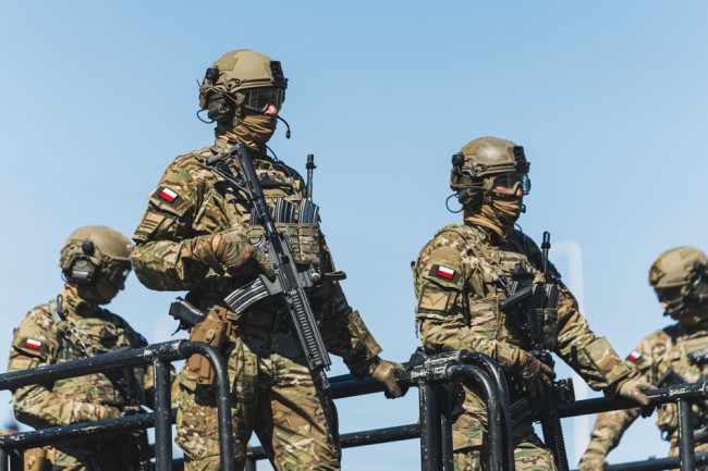 Het Poolse leger grijpt in om belangrijke elektriciteitsnetlocaties te beschermen tegen Russisch "staatsterrorisme"