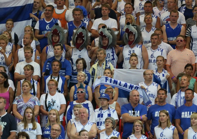 Schok in EuroBasket als favoriet Servië wordt uitgeschakeld door Finland: "David vs. Goliath"
