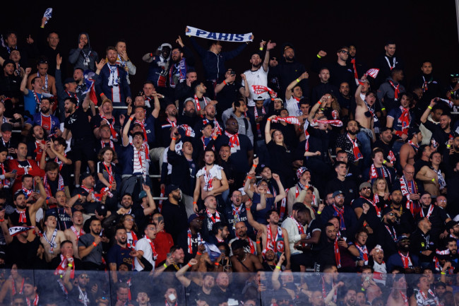 Eén dode en twee ernstig gewonden tijdens rellen in Parijs nadat PSG de Champions League had gewonnen