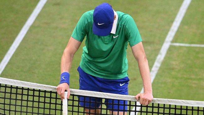 Jannik Sinner verslagen in Halle, verliest 450 punten: "Na de nederlaag in Parijs was het niet gemakkelijk om hier te concurreren"