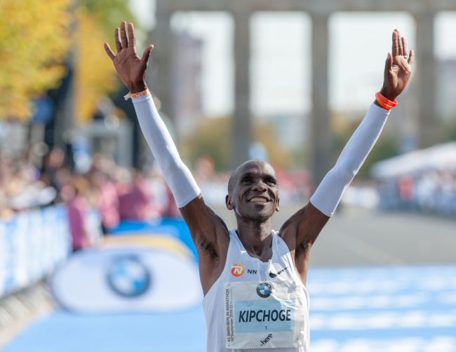 Kipchoge onthult zijn "World Tour" terwijl hij overstapt van elitemarathons: "Hardlopen om de mensheid te dienen"... in Antarctica