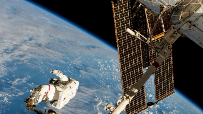 NASA overweegt vroege terugkeer van het ISS na medische zorgen van de astronaut