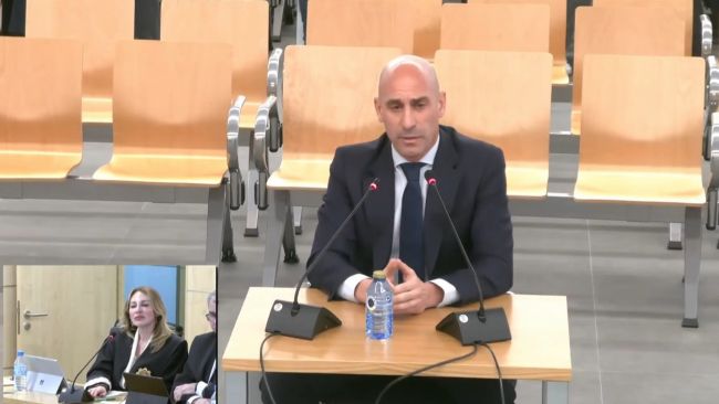 Aanklagers van de Spaanse Nationale Rechtbank vragen om een nieuw proces tegen Luis Rubiales en beweren dat de rechter niet onpartijdig was