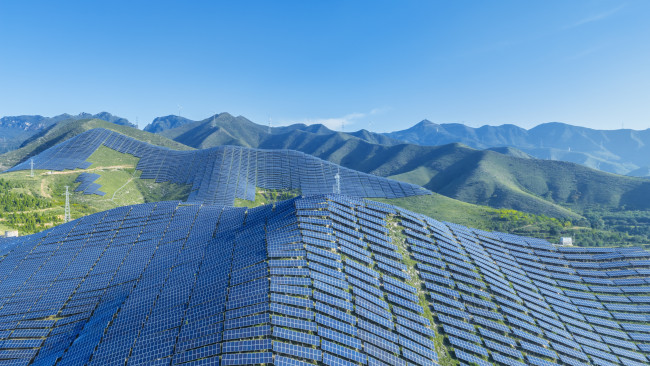De zonneboom-boom in China gaat bergafwaarts na een piek in 2025
