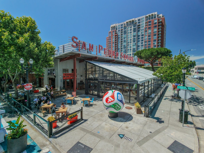 Schietpartij in de WK-fanzone in San José, Californië, heeft één dode en één ernstig gewond gelet.