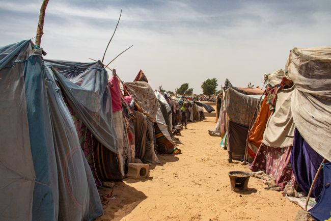 Duizenden ontheemden nadat militanten een noordoostelijke Nigeriaanse stad aanvallen