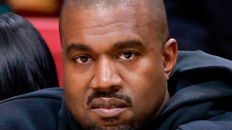 Kanye West apologizes for anti-Semitic remarks