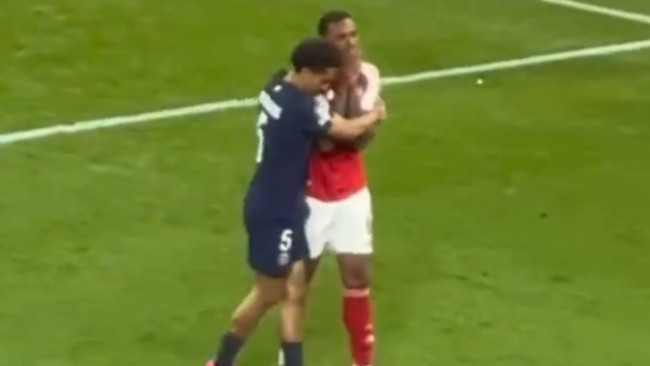 Marquinhos legt uit wat hij tegen Gabriel Magalhães zei, die de laatste penalty miste in de PSG-Arsenal-finale
