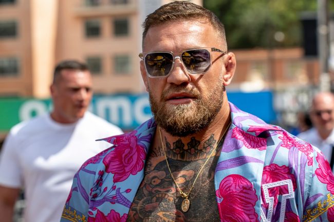 Conor McGregor bevestigt dat hij een operatie zal ondergaan en hint op een terugkeer voor zijn laatste gevecht