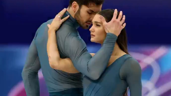 De overwinning van Laurence Fournier Beaudry en Guillaume Cizeron op de Olympische Winterspelen wordt overschaduwd door nare controverses