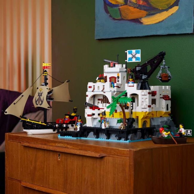 Lego brings back its Pirates theme