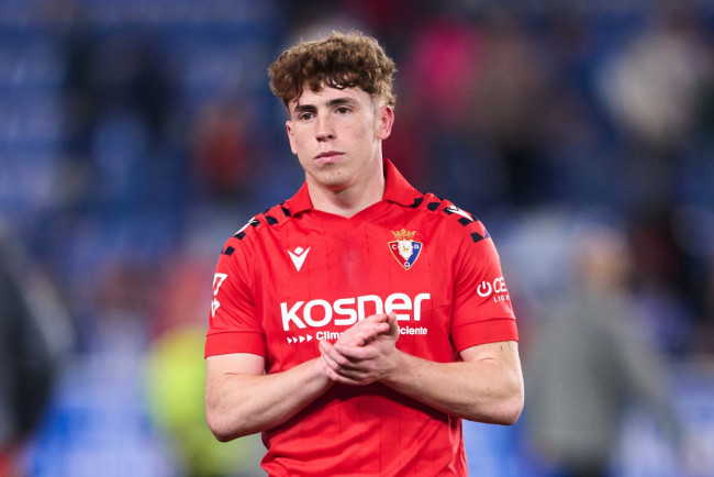 De Spaanse vleugelspeler Víctor Muñoz is de eerste aanwinst van Liverpool bij Iraola