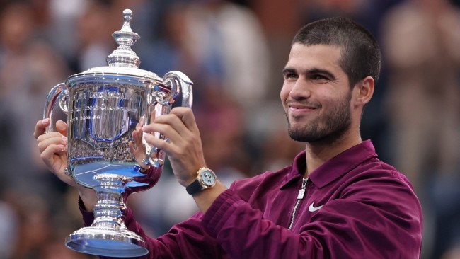 Carlos Alcaraz herovert de nummer 1 van de wereld en verplettert Sinner in de finale van de US Open