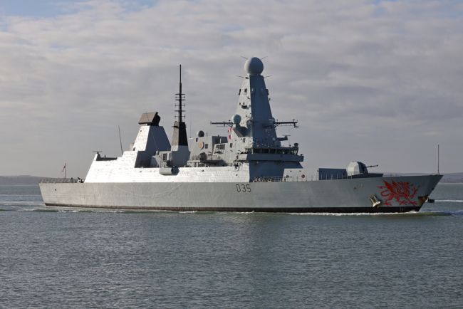 HMS Dragon neemt deel aan NAVO-raketafweeroefeningen in de Noord-Atlantische Oceaan