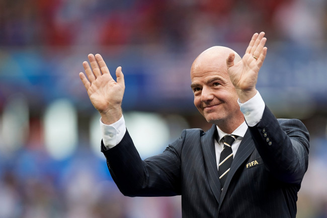 FIFA-president Gianni Infantino "omkoopt" landen om zijn plan te steunen om een deel van het WK te privatiseren