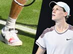 Jannik Sinner legt de met bloed bevlekte schoenen uit na het overleven van een debuut in vijf sets op Wimbledon
