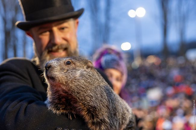 Punxsutawney Phil voorspelt nog zes weken winter voor de VS op Groundhog Day