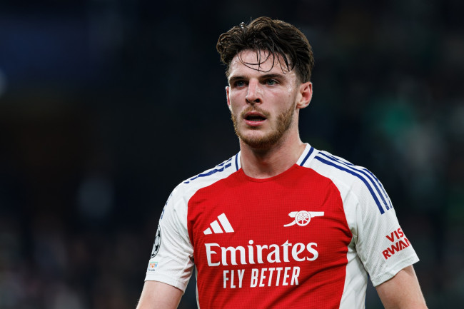 Tottenham-fan gezien terwijl hij Declan Rice's vrouw bodyshamt tijdens Arsenal's Premier League-overwinning