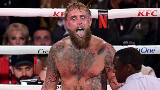 Jake Paul onthult wat hij zal doen tijdens het herstel van een gebroken kaak en legt het controversiële "tong"-moment uit