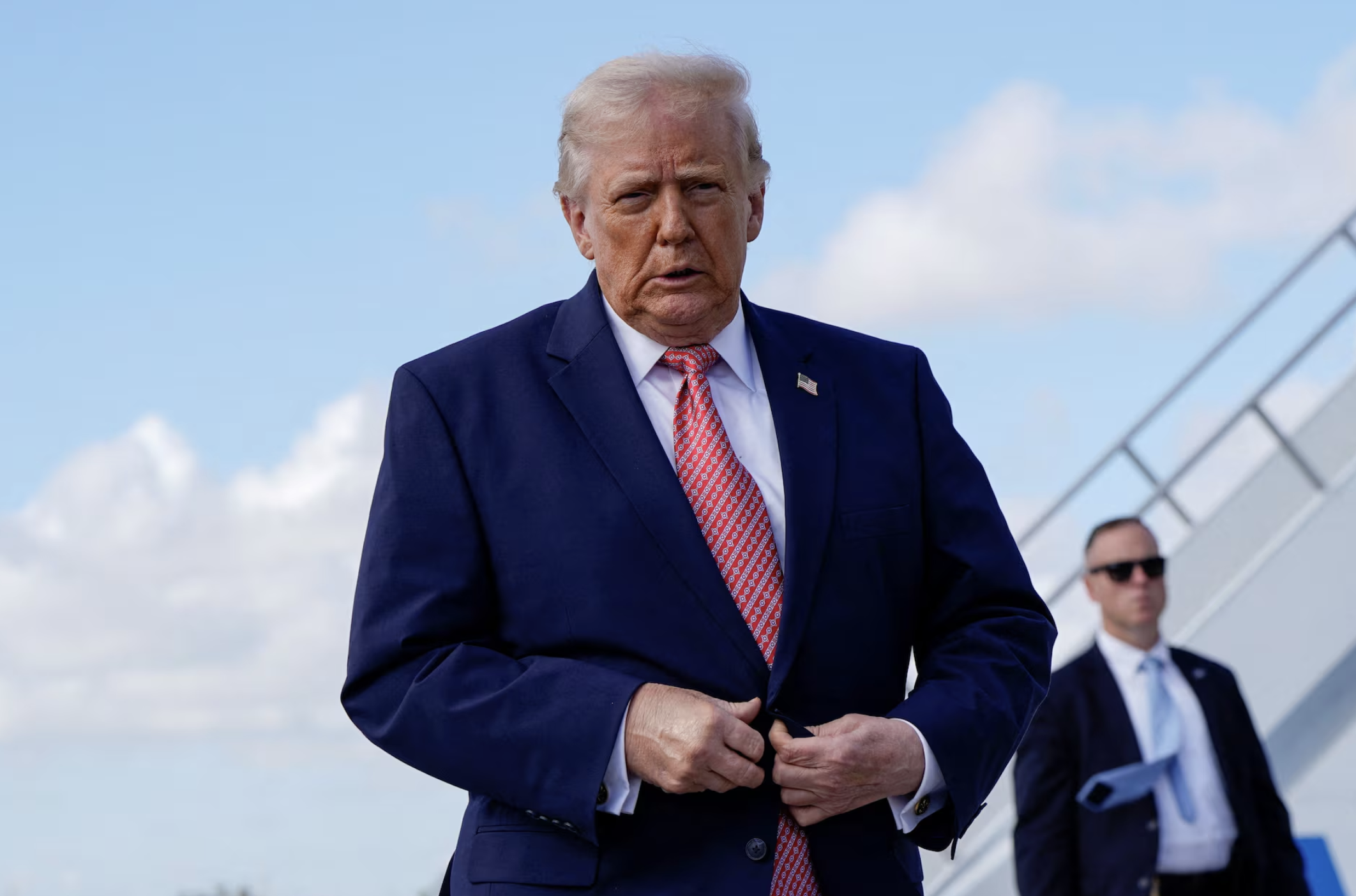 Trump zegt dat Iran om een staakt-het-vuren heeft gevraagd, 