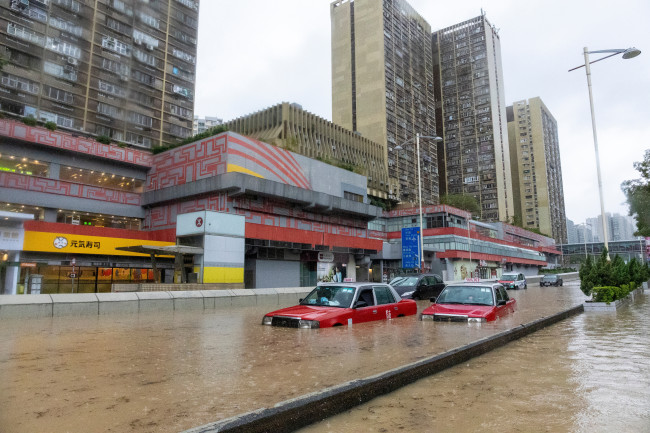 Overstromingen na extreme regenval laten tientallen doden en duizenden getroffen in India